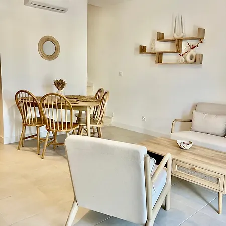 Appartement Marana, Maison En De Bord De Mer. *